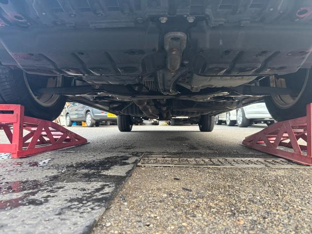 ノア ＹＹ　後期モデル／切り替え式４ＷＤ／５人乗り／ナビバックカメラ／前後ドライブレコーダー／（28枚目）