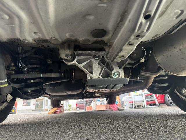 ノア ＹＹ　後期モデル／切り替え式４ＷＤ／５人乗り／ナビバックカメラ／前後ドライブレコーダー／（30枚目）
