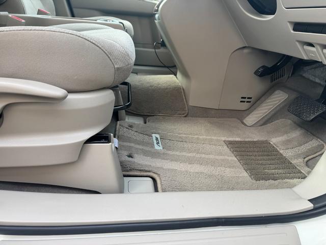 MPV 23T 禁煙車/後期モデル/245馬力インタークーラーターボ/外マフラー/外エアークリーナー/ナビ地デジフルセグ/バックカメラ/Bluetooth/両側電動ドア/スマートカードキー/フリップダウンモニター/(14枚目)