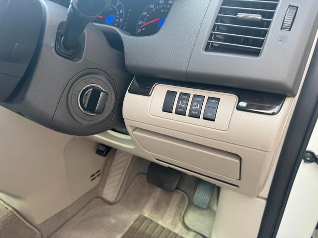 MPV 23T 禁煙車/後期モデル/245馬力インタークーラーターボ/外マフラー/外エアークリーナー/ナビ地デジフルセグ/バックカメラ/Bluetooth/両側電動ドア/スマートカードキー/フリップダウンモニター/(17枚目)