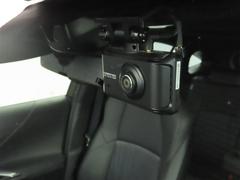 ドライブレコーダー装備：車の走行中の主に外観を中心に記録する撮影機材です！交通事故発生時の責任の所在を明確にしたり、観光等を記録するのにも役立ちます！ 5