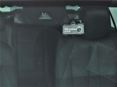 ドライブレコーダー装備：車の走行中の主に外観を中心に記録する撮影機材です！交通事故発生時の責任の所在を明確にしたり、観光等を記録するのにも役立ちます！ 5