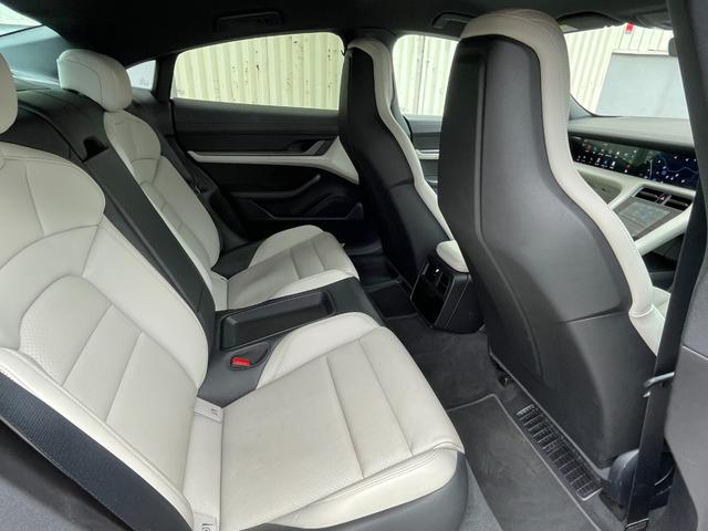 タイカン タイカン　４Ｓ　パフォーマンスバッテリー４ＷＤ＊スポーツクロノＰＫＧ＊２０インチターボエアロＡＷ＊前後シートヒーター＊パッセンジャー・ディスプレイ＊ツートンレザーインテリア・スムースレザー＊スマートキー２個（18枚目）