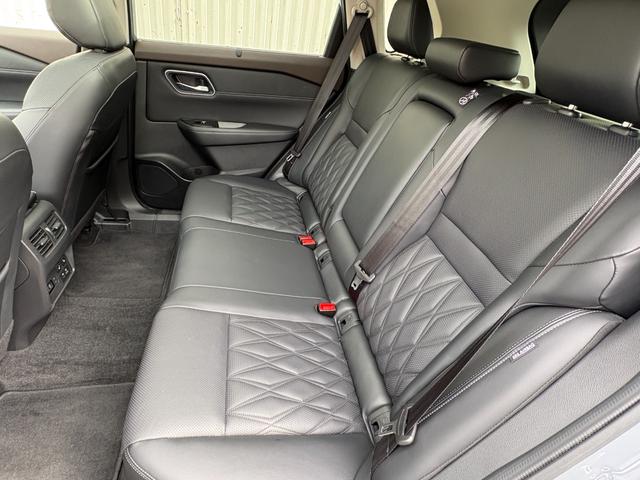 ローグ 　２０２３モデルＵＳ新車並行　自社輸入プラチナムＡＷＤ　パノラマサンルーフ　スマートキー２個　Ａｐｐｌｅ　Ｃａｒ　Ｐｌａｙ付　プレミアムＰＫＧ　レザーシート　Ｓヒーター＆ハンドルＨ　プレミアムカラー（11枚目）