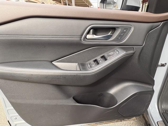 ローグ 　２０２３モデルＵＳ新車並行　自社輸入プラチナムＡＷＤ　パノラマサンルーフ　スマートキー２個　Ａｐｐｌｅ　Ｃａｒ　Ｐｌａｙ付　プレミアムＰＫＧ　レザーシート　Ｓヒーター＆ハンドルＨ　プレミアムカラー（43枚目）