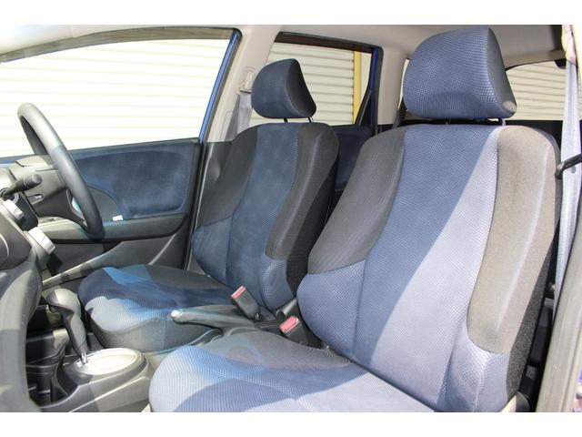 フィット Ｇスマートセレクション　純正ナビゲーション　ＥＴＣ車載器　スマートキーシステム　ＥＣＯＮスイッチ　ＬＥＤドアミラーウインカー（10枚目）