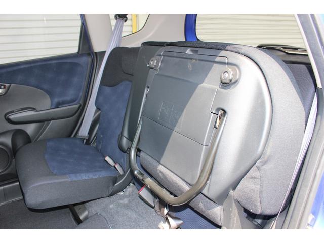 フィット Ｇスマートセレクション　純正ナビゲーション　ＥＴＣ車載器　スマートキーシステム　ＥＣＯＮスイッチ　ＬＥＤドアミラーウインカー（12枚目）