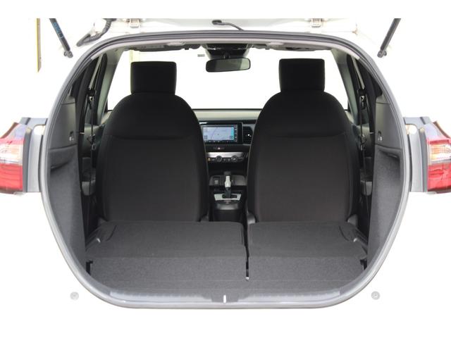 フィット ベーシック 純正ナビゲーション ETC車載器 チップアップ&ダイブダウン機構付6:4分割可倒式リアシート HondaSENSING 電子制御パーキングブレーキ オートブレーキホールド機能 スマートキー2個(14枚目)