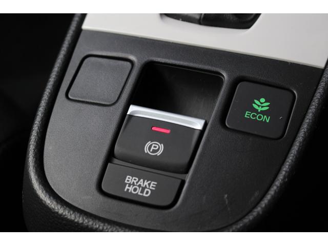 フィット ベーシック 純正ナビゲーション ETC車載器 チップアップ&ダイブダウン機構付6:4分割可倒式リアシート HondaSENSING 電子制御パーキングブレーキ オートブレーキホールド機能 スマートキー2個(17枚目)
