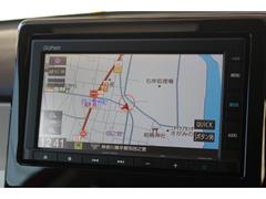ナビはホンダ純正ＶＸＭ−２１５Ｃｉ。Ｂｌｕｅｔｏｏｔｈ接続をすれば音楽再生のみならずスマートフォンならばハンズフリー通話も可能です。 2