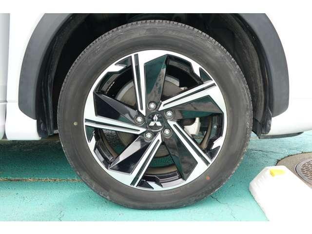 エクリプスクロスＰＨＥＶ Ｐ　ツインモーター４ＷＤ　フロアシフト　パドルシフト　オート　エアコン・スマホ連携ナビ・フルセグＴＶ・全方向カメラ・サイドバックカメラ・横滑り防止・衝突被害軽減ブレーキ・車線逸脱防止・後側方車両検知警報・誤発進抑制・ＬＥＤヘッドライト・フォグランプ・オートライト（21枚目）