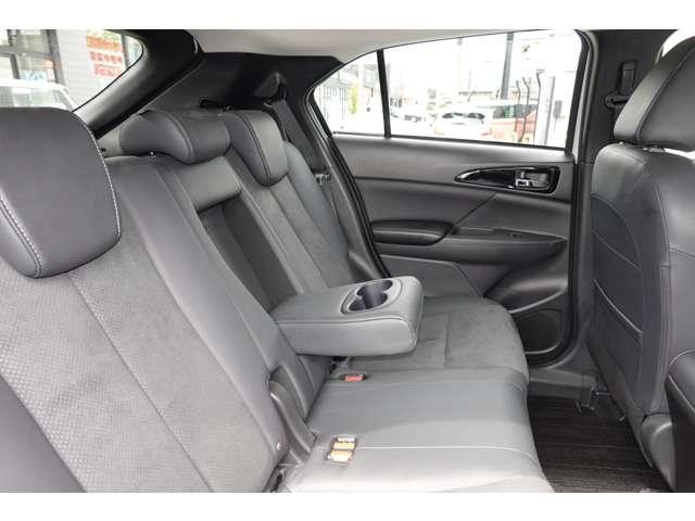 エクリプスクロスＰＨＥＶ Ｇ　ツインモーター４ＷＤ　フロアシフト　パドルシフト　オート　エアコン・７インチＳＤナビ・フルセグＴＶ・ＥＴＣ・横滑り防止・誤発進抑制・衝突被害軽減ブレーキ・車線逸脱防止・バッテリー残存容量８８．５％・ＬＥＤヘッドライト・フォグランプ・オートライト・オートハイビ（12枚目）