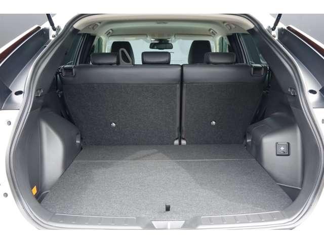 エクリプスクロスＰＨＥＶ Ｇ　ツインモーター４ＷＤ　フロアシフト　パドルシフト　オート　エアコン・７インチＳＤナビ・フルセグＴＶ・ＥＴＣ・横滑り防止・誤発進抑制・衝突被害軽減ブレーキ・車線逸脱防止・バッテリー残存容量８８．５％・ＬＥＤヘッドライト・フォグランプ・オートライト・オートハイビ（13枚目）