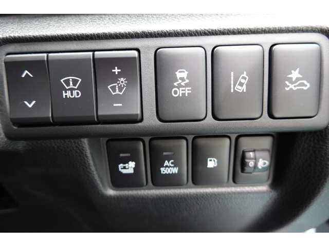 エクリプスクロスＰＨＥＶ Ｇ　ツインモーター４ＷＤ　フロアシフト　パドルシフト　オート　エアコン・７インチＳＤナビ・フルセグＴＶ・ＥＴＣ・横滑り防止・誤発進抑制・衝突被害軽減ブレーキ・車線逸脱防止・バッテリー残存容量８８．５％・ＬＥＤヘッドライト・フォグランプ・オートライト・オートハイビ（16枚目）