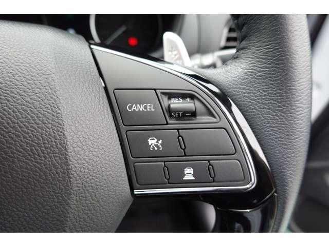 エクリプスクロスＰＨＥＶ Ｇ　ツインモーター４ＷＤ　フロアシフト　パドルシフト　オート　エアコン・７インチＳＤナビ・フルセグＴＶ・ＥＴＣ・横滑り防止・誤発進抑制・衝突被害軽減ブレーキ・車線逸脱防止・バッテリー残存容量８８．５％・ＬＥＤヘッドライト・フォグランプ・オートライト・オートハイビ（17枚目）