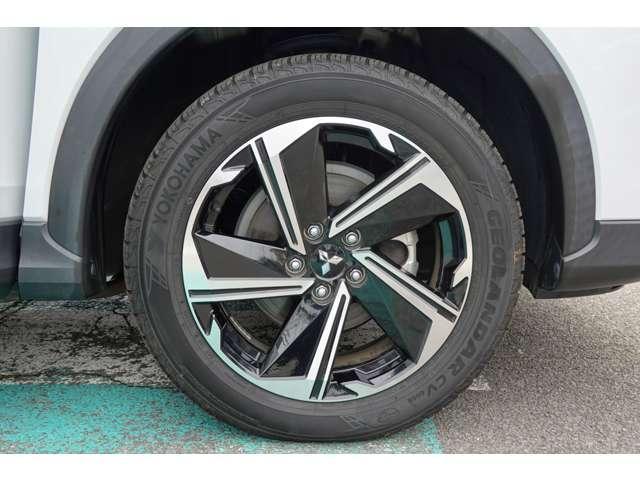 エクリプスクロスＰＨＥＶ Ｇ　ツインモーター４ＷＤ　フロアシフト　パドルシフト　オート　エアコン・７インチＳＤナビ・フルセグＴＶ・ＥＴＣ・横滑り防止・誤発進抑制・衝突被害軽減ブレーキ・車線逸脱防止・バッテリー残存容量８８．５％・ＬＥＤヘッドライト・フォグランプ・オートライト・オートハイビ（21枚目）