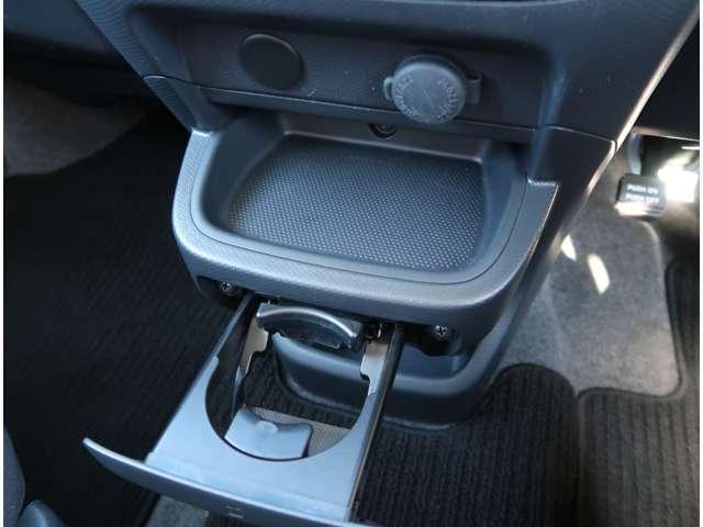 デリカＤ：２ Ｓ　フルタイム４ＷＤ　ＣＶＴインパネシフト　オートエアコン　７インチＳＤナビ・フルセグＴＶ・低速域衝突被害軽減ブレーキ・ＡＢＳ・横滑り防止・クルーズコントロール・ＨＩＤヘッドライト・フォグランプ・オートライト・両側電動スライドドア・イモビライザー・ワンオーナー（16枚目）