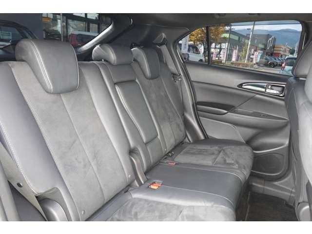 エクリプスクロスＰＨＥＶ Ｐ　電気温水ヒーター　純正ナビ　残存８８．５（12枚目）