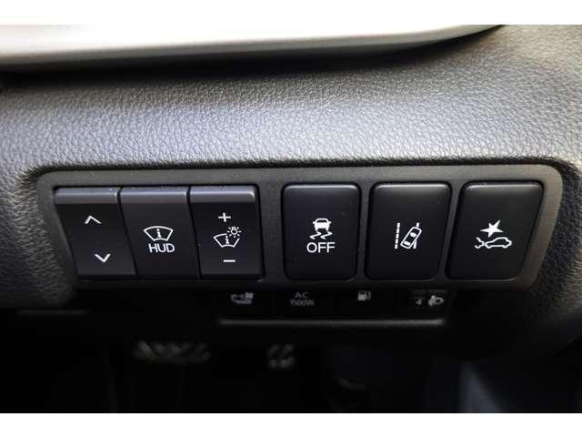 エクリプスクロスＰＨＥＶ Ｐ　電気温水ヒーター　純正ナビ　残存８８．５（16枚目）