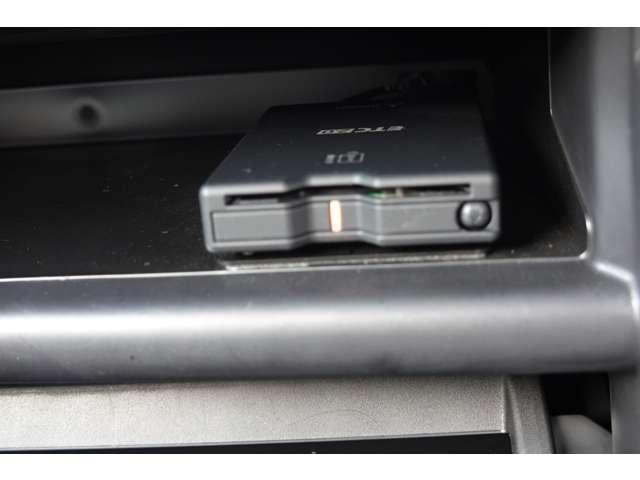エクリプスクロスＰＨＥＶ Ｐ　電気温水ヒーター　純正ナビ　残存８８．５（18枚目）