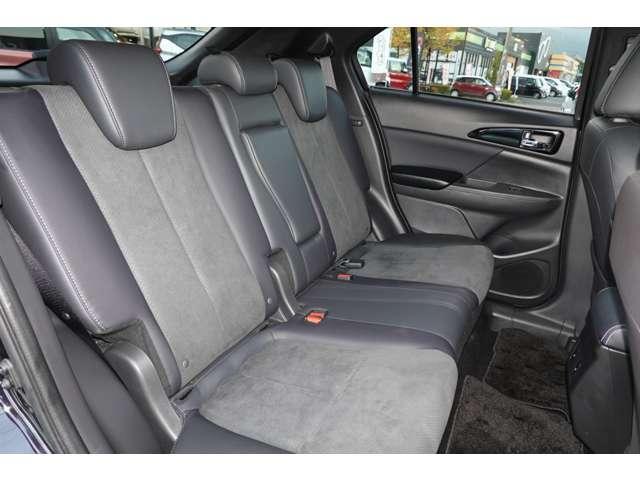 エクリプスクロスＰＨＥＶ Ｐ　ツインモーター４ＷＤ　モード切替　フロアシフト　パドル　シフト・スマホ連携ナビ・フルセグＴＶ・マルチアラウンドビュー・フロントサイドカメラ・バックカメラ・マイパイロット・衝突被害軽減ブレーキ・車線逸脱警報・誤発進抑制・オートハイビーム・電気温水式ヒーター・（17枚目）