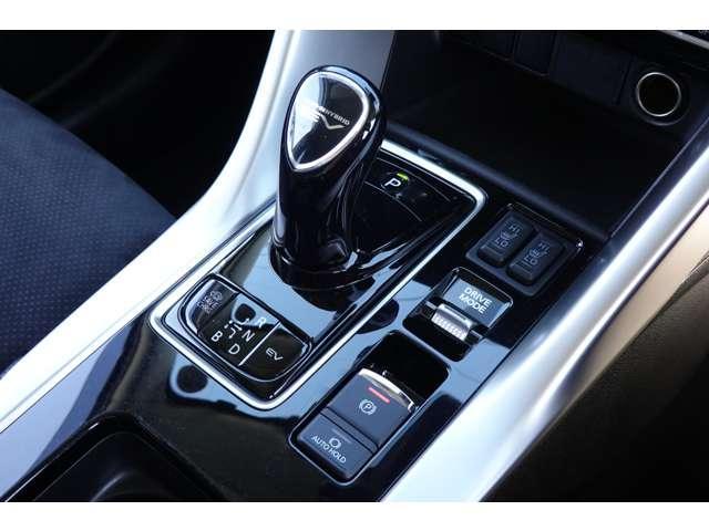 エクリプスクロスＰＨＥＶ Ｇ　モード切替ツインモーター４ＷＤ　フロアシフト　パドルシフ　ト・オートエアコン・横滑り防止・衝突被害軽減ブレーキ・前後誤発進抑制・車線逸脱防止・後側方車両検知警報・寒冷地仕様・ＬＥＤヘッドライト・フォグランプ・オートライト・ワンオーナー・タバコ臭マット焦げ小（10枚目）