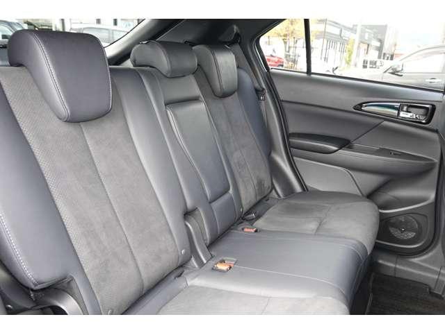 エクリプスクロスＰＨＥＶ Ｐ　ツインモーター４ＷＤ　フロアシフト　パドルシフト　オート　エアコン・スマフォ連携ナビ・フルセグＴＶ・横滑り防止・衝突被害軽減ブレーキ・誤発進抑制・車線逸脱防止・後側方車両検知警報・寒冷地仕様・ＬＥＤヘッドライト・フォグランプ・オートライト・オートハイビーム（17枚目）