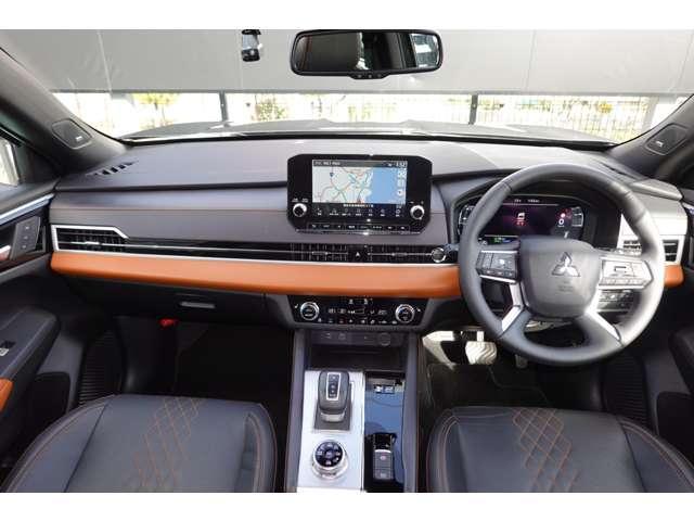 アウトランダーPHEV P モード切替式ツインモーター4WD フロアシフト パドルシ フト・パノラマサンルーフ・BOSEスピーカーシステム・マイパイロット・横滑り防止・車線逸脱防止・衝突被害軽減ブレーキ・誤発進抑制・後側方車両検知警報システム・LEDヘッドライト・バッテリー残存率91%(8枚目)