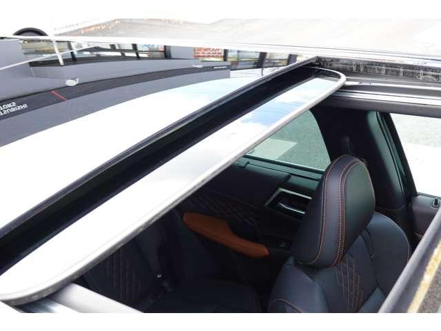 アウトランダーPHEV P モード切替式ツインモーター4WD フロアシフト パドルシ フト・パノラマサンルーフ・BOSEスピーカーシステム・マイパイロット・横滑り防止・車線逸脱防止・衝突被害軽減ブレーキ・誤発進抑制・後側方車両検知警報システム・LEDヘッドライト・バッテリー残存率91%(12枚目)