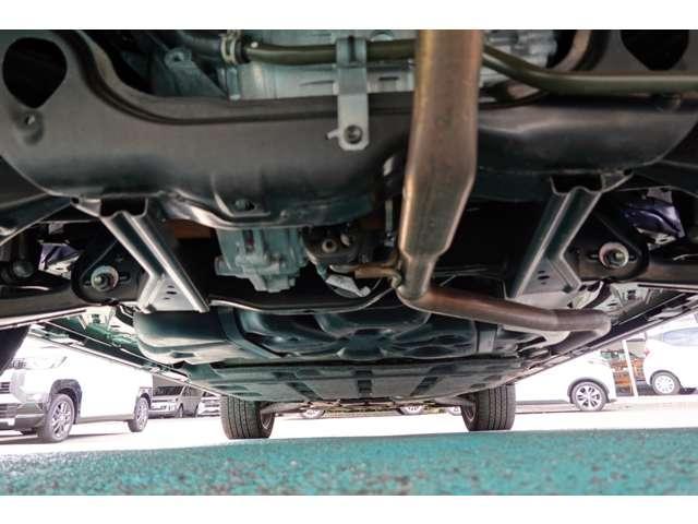 アウトランダーPHEV P モード切替式ツインモーター4WD フロアシフト パドルシ フト・パノラマサンルーフ・BOSEスピーカーシステム・マイパイロット・横滑り防止・車線逸脱防止・衝突被害軽減ブレーキ・誤発進抑制・後側方車両検知警報システム・LEDヘッドライト・バッテリー残存率91%(18枚目)