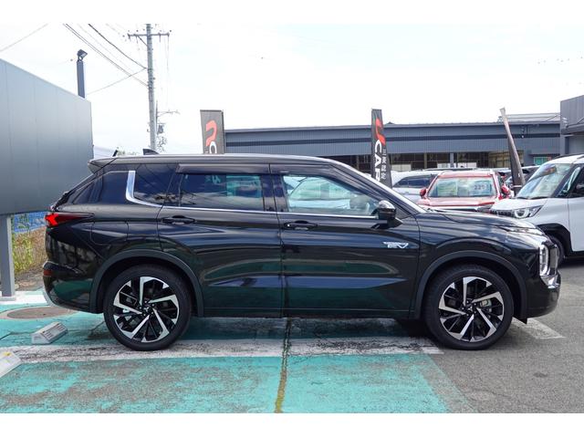 アウトランダーPHEV P モード切替式ツインモーター4WD フロアシフト パドルシ フト・パノラマサンルーフ・BOSEスピーカーシステム・マイパイロット・横滑り防止・車線逸脱防止・衝突被害軽減ブレーキ・誤発進抑制・後側方車両検知警報システム・LEDヘッドライト・バッテリー残存率91%(24枚目)