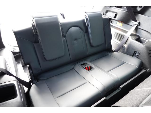 アウトランダーPHEV P モード切替式ツインモーター4WD フロアシフト パドルシ フト・パノラマサンルーフ・BOSEスピーカーシステム・マイパイロット・横滑り防止・車線逸脱防止・衝突被害軽減ブレーキ・誤発進抑制・後側方車両検知警報システム・LEDヘッドライト・バッテリー残存率91%(29枚目)