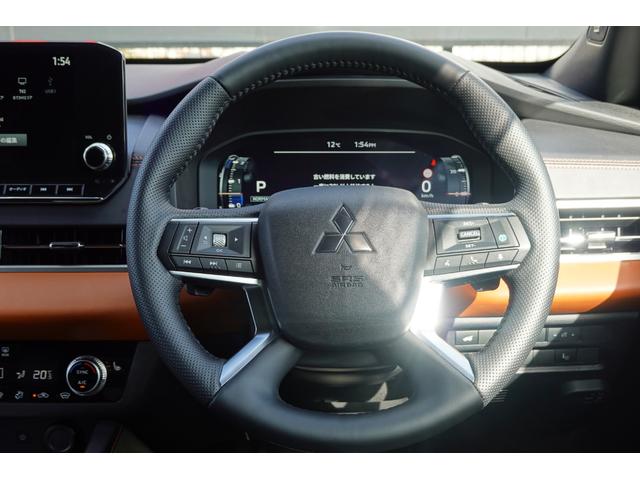 アウトランダーPHEV P モード切替式ツインモーター4WD フロアシフト パドルシ フト・パノラマサンルーフ・BOSEスピーカーシステム・マイパイロット・横滑り防止・車線逸脱防止・衝突被害軽減ブレーキ・誤発進抑制・後側方車両検知警報システム・LEDヘッドライト・バッテリー残存率91%(39枚目)