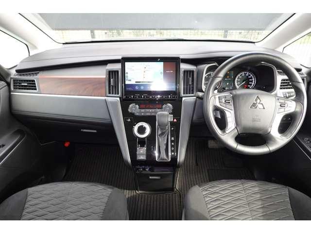 デリカD:5 G モード切替式4WD 8速ATインパネシフト MTモードパ ドルシフト・純正10.1オリジナルナビ・ 全方位カメラ・フロントサイドカメラ・リヤカメラ・アイドリングストップ・横滑り防止・衝突被害軽減ブレーキ・車線逸脱防止・寒冷地仕様・LEDヘッドライト・オートラ(9枚目)