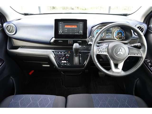 eKクロス G 2WDフロント駆動 CVTインパネシフト オートエアコン 純正2DINCDステレオ・全方位カメラ・フロントカメラ・サイドカメラ・バックカメラ・デジタルルームミラー・アイドリングストップ・横滑り防止・車線逸脱防止・誤発進抑制・LEDヘッドライト・ワンオーナー(9枚目)