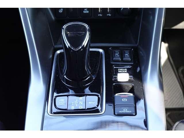 エクリプスクロスPHEV ブラックエディション モード切替式ツインモーター4WD フロ アシフト・パドルシフト・マイパイロット・横滑り防止機能・衝突被害軽減ブレーキ・車線逸脱警報・後側方車両検知警報システム・誤発進抑制・LEDヘッドライト・フォグランプ・オートハイビーム・スマホ連携ナビ(11枚目)