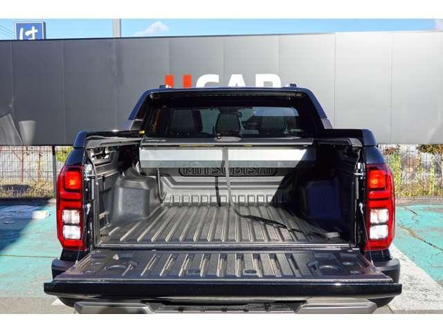 トライトン ＧＳＲ　純正９型ナビ　リヤデフロック（7枚目）