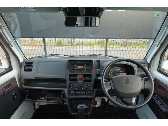 ミニキャブトラック G パートタイム4WD 3速ATフロアシフト マニュアルエア コン・パワステアリング・パワーウィンドウ・横滑り防止・前後誤発進抑制・衝突被害軽減ブレーキ・車線逸脱防止・2DINCDチューナー・ハロゲンヘッドライト・フォグランプ・オートライト・純正サイドバイザー(14枚目)