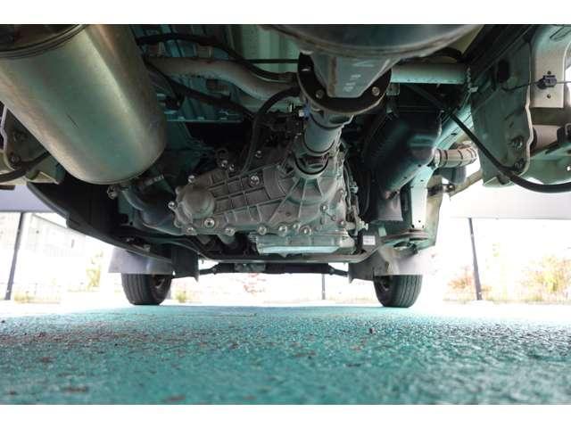 ミニキャブトラック G パートタイム4WD 3速ATフロアシフト マニュアルエア コン・パワステアリング・パワーウィンドウ・横滑り防止・前後誤発進抑制・衝突被害軽減ブレーキ・車線逸脱防止・2DINCDチューナー・ハロゲンヘッドライト・フォグランプ・オートライト・純正サイドバイザー(17枚目)