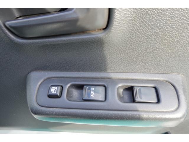 ミニキャブトラック G パートタイム4WD 3速ATフロアシフト マニュアルエア コン・パワステアリング・パワーウィンドウ・横滑り防止・前後誤発進抑制・衝突被害軽減ブレーキ・車線逸脱防止・2DINCDチューナー・ハロゲンヘッドライト・フォグランプ・オートライト・純正サイドバイザー(23枚目)