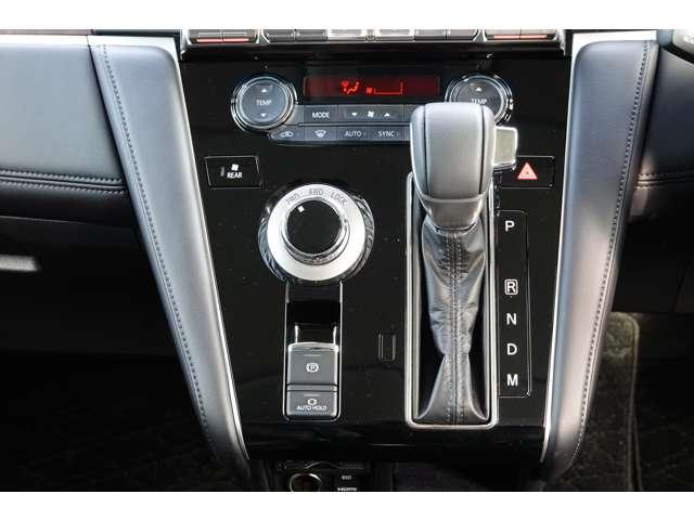 デリカD:5 P 本革シート サイドステップ 11型ナビ(16枚目)