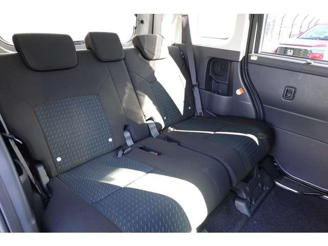 ルーミー カスタムＧ　フルタイム４ＷＤ　ＣＶＴインパネシフト　オートエ　アコン・９インチメモリーナビ・フルセグＴＶ・マルチアラウンドビュー・バックカメラ・横滑り防止・衝突被害軽減ブレーキ・車線逸脱警報・コーナーセンサー・誤発進抑制・ＬＥＤヘッドライト・オートハイビーム・（17枚目）