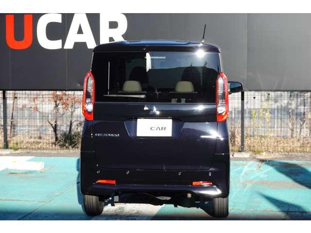 リヤワイパー付きで雨の日の後方視界を確保！！