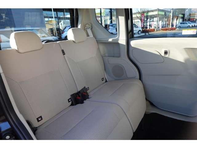 リヤシートの状態です。