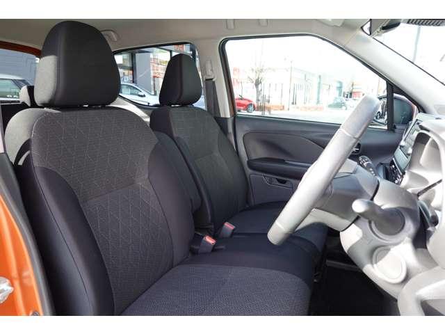 運転席の画像です。運転席・助手席シートヒーター総裁。ハイトアジャスターを装備しています。