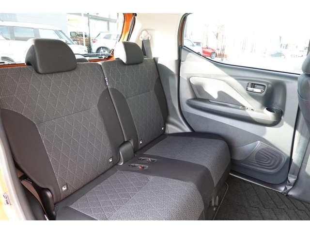 ５：５分割可動式リヤーシート　スライド機能付