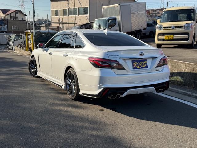 クラウンハイブリッド ＲＳアドバンス　モデリスタ　ワンオーナー　禁煙車　純正ナビ　全方位カメラ　サンルーフ　黒本革シート　ＥＴＣ　スマートキー（4枚目）