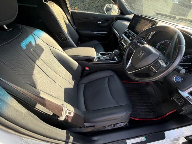 クラウンハイブリッド ＲＳアドバンス　モデリスタ　ワンオーナー　禁煙車　純正ナビ　全方位カメラ　サンルーフ　黒本革シート　ＥＴＣ　スマートキー（11枚目）