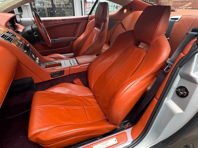 ＤＢ９ クーペ　ＭＡＮＳＯＲＹエアロ　ＭＡＮＳＯＲＹ２０ＡＷ　ＭＡＮＳＯＲＹマフラーカッター　マットブラウンラッピング　社外ナビ　レーダー　オレンジレザー　可変マフラーバルブＳＷ　純正新品ホイールナット　スペアキー（24枚目）