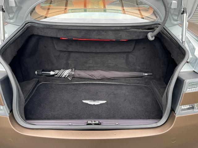 ＤＢ９ クーペ　ＭＡＮＳＯＲＹエアロ　ＭＡＮＳＯＲＹ２０ＡＷ　ＭＡＮＳＯＲＹマフラーカッター　マットブラウンラッピング　社外ナビ　レーダー　オレンジレザー　可変マフラーバルブＳＷ　純正新品ホイールナット　スペアキー（28枚目）